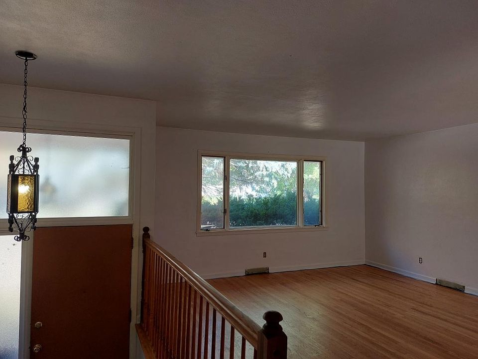 2nd image of 4721 Waukegan Dr