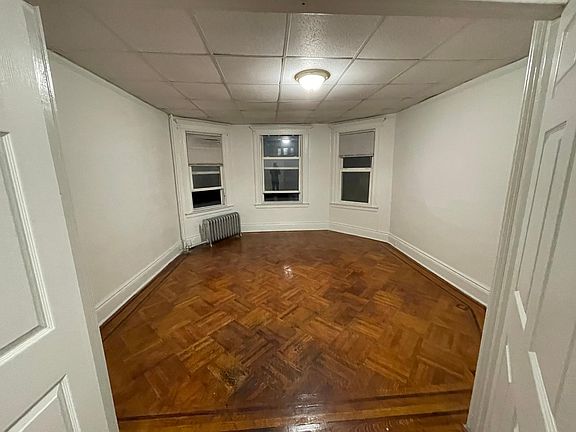 5th image of 394 No Grove St