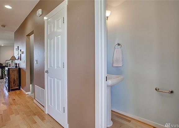 3rd image of 1917 NE Killian Ln