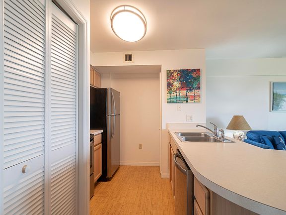 5th image of 500 Burton Dr #3402