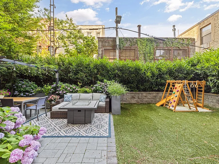 549 Borden Ave #2B — Photo 3