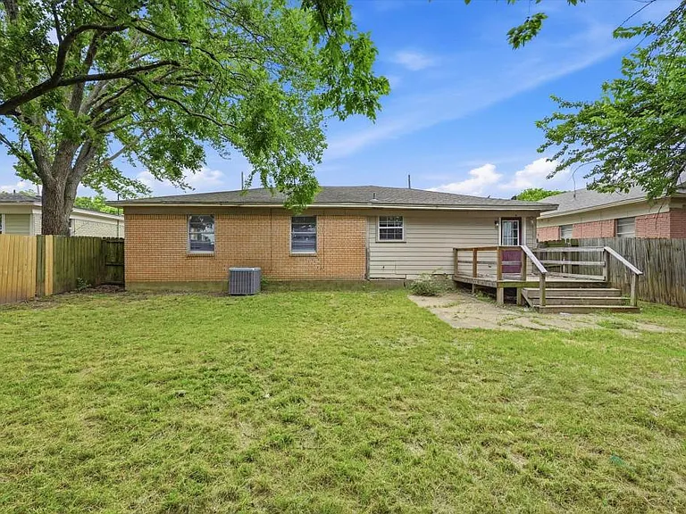 2521 N Hickory St — Photo 24