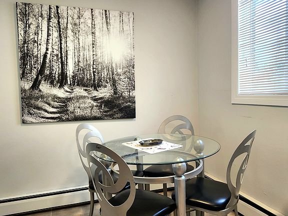 5th image of 3811 54th Ave #301