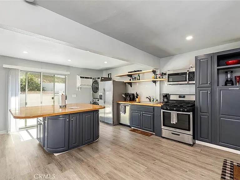 Palm Ave — Photo 2