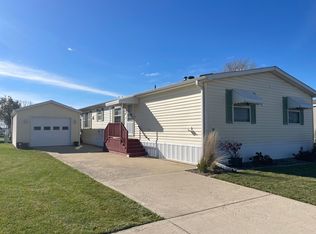 5 Swan Ln, Beecher, IL 60401
