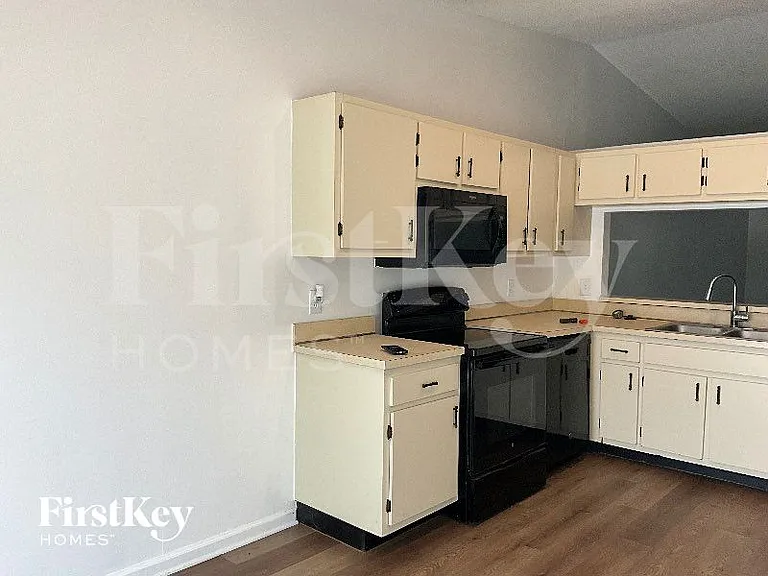 3228 Curry Woods Cir #2 — Photo 7