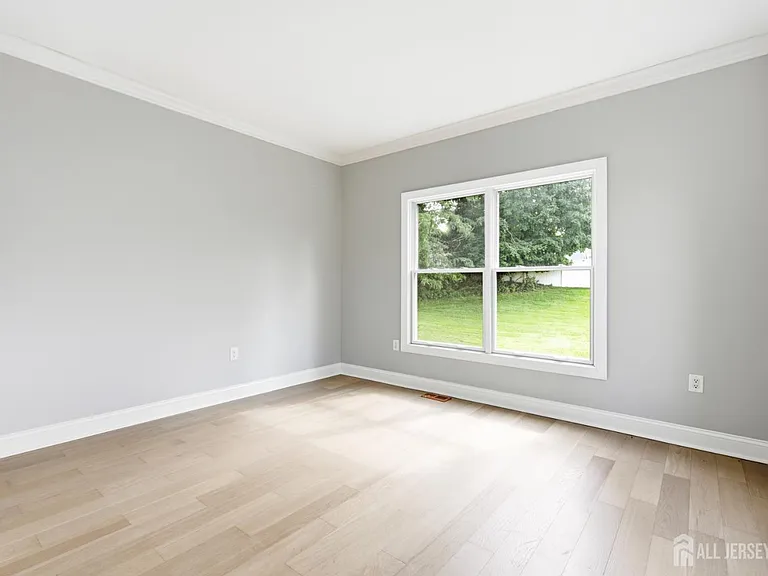 33 Melbloum Ln — Photo 3