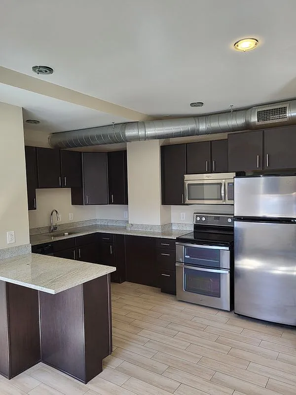2 bed, 2.0 bath, 970 sqft, $2,395 — Photo 3