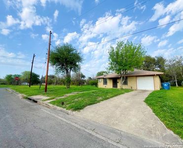 206 N minneapolis, Beeville, TX, 78102
