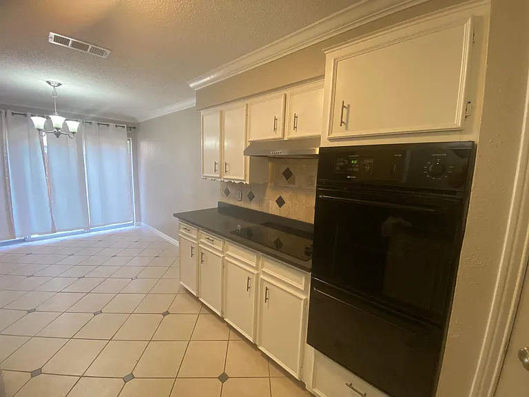2736 Golfing Green Dr — Photo 14