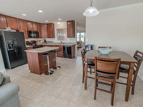 4th image of 210 Summerfield Dr