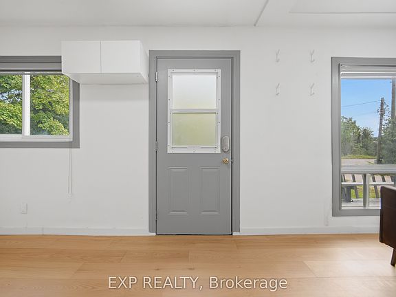 3rd image of 32 Maple Ave E