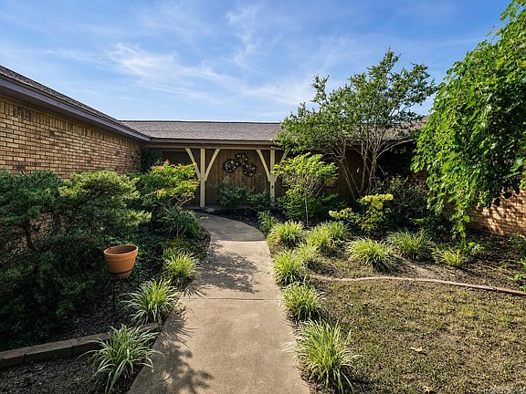 2nd image of 102 Barbara Allen Dr