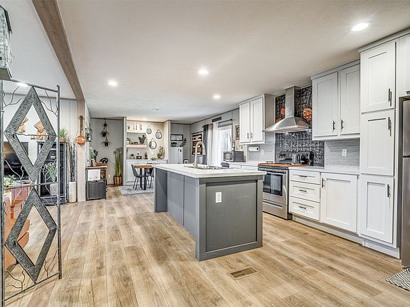 5th image of 344 Hometown Way