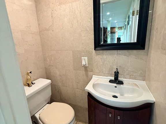 5th image of 1814 W Master St