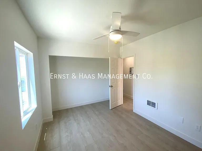1145 1/2 Freeman Ave — Photo 13