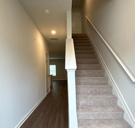 2nd image of 120 Red Oak Trl NW