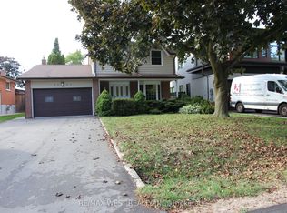 3121 Victoria St, Oakville, ON L6L 1K3