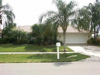 1st image of 799 Amber Dr