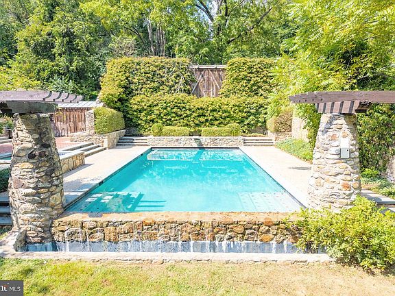 4th image of 580 Reeds Rd