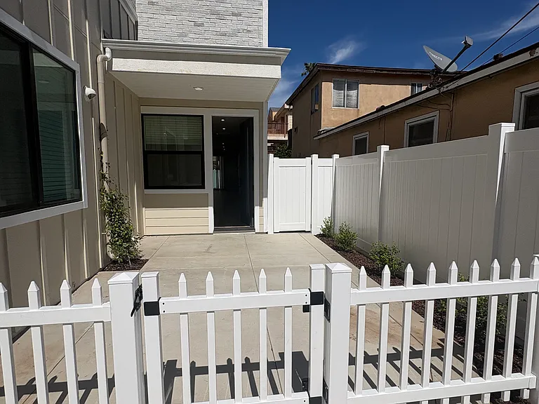 260 Donax Ave — Photo 2