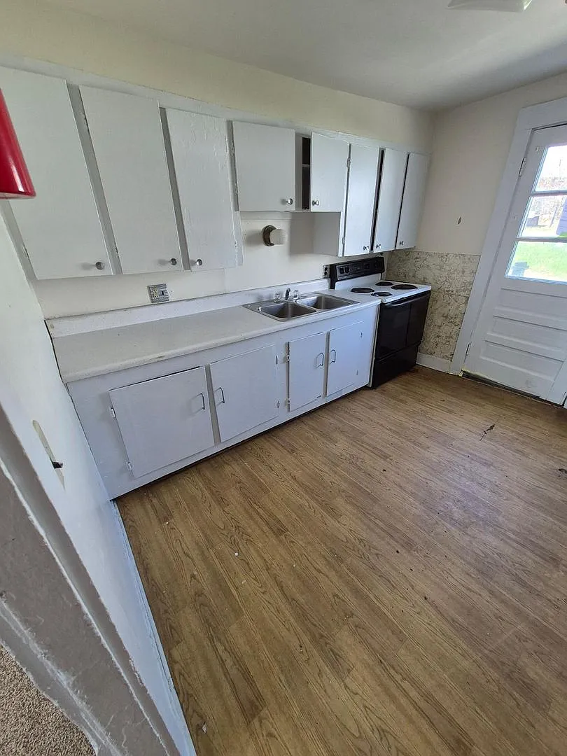 16 Depot Street — Photo 2