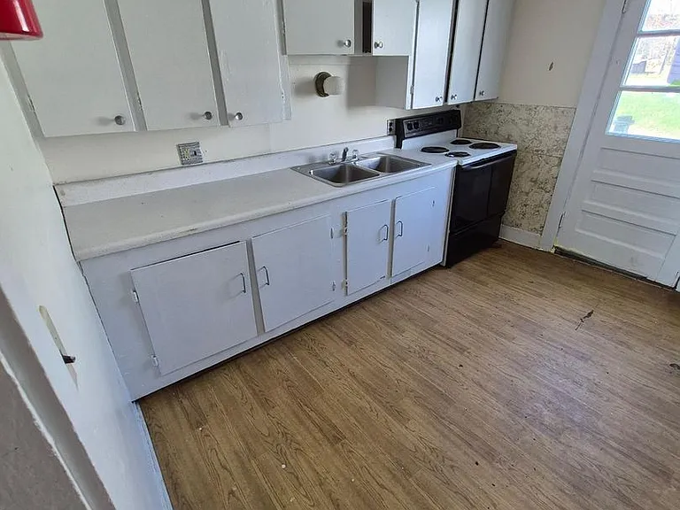 16 Depot St — Photo 2