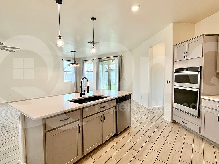 3403 W Pollack St — Photo 4