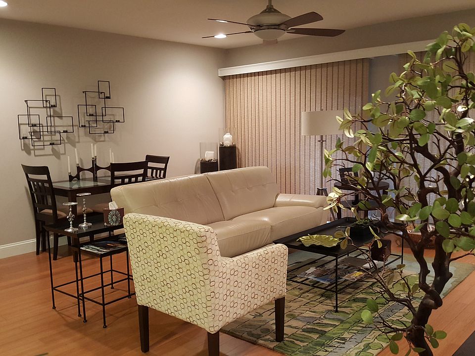 Living/Den