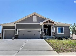 1307 Mission Dr, Raymore, MO 64083