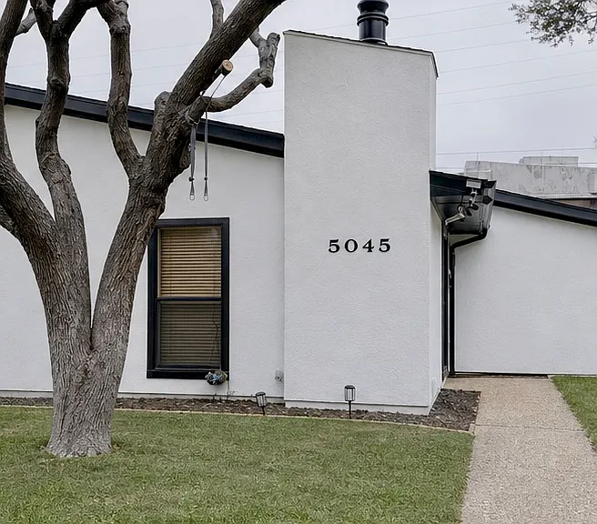 5045 Thunder Rd — Photo 1