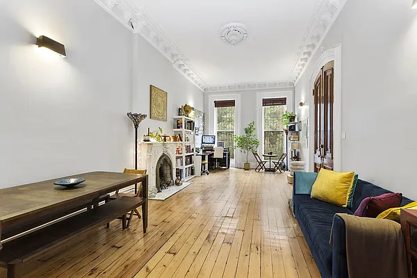 Rented by Dwell Residential Inc | media 21