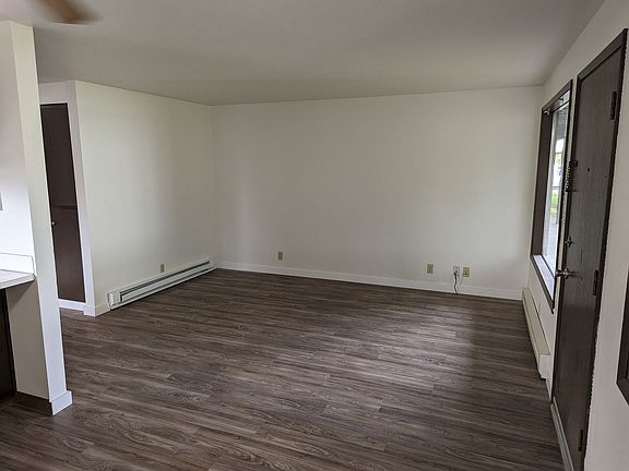 5th image of 5002-5024 Elizabeth St N #5008