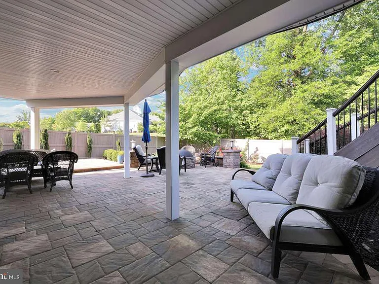 8227 Saint Francis Dr — Photo 33