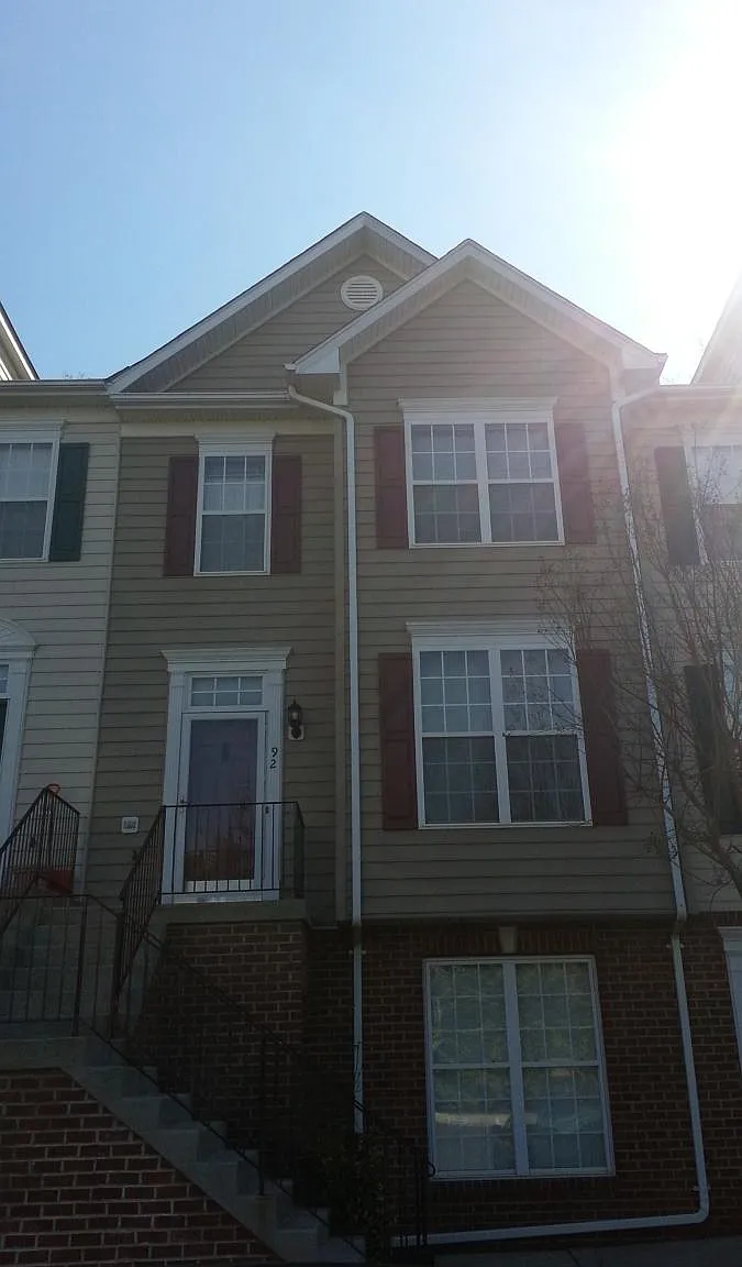 3 bed, 2.5 bath, 1524 sqft, $2,700 — Photo 1