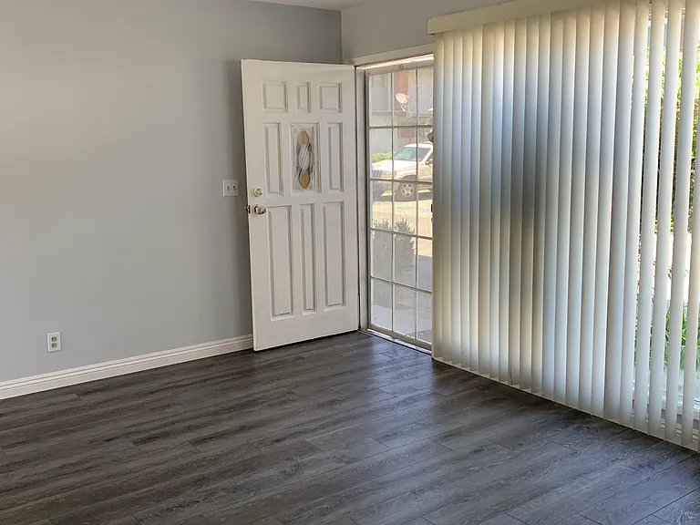 10408 Rutgers Ct — Photo 10