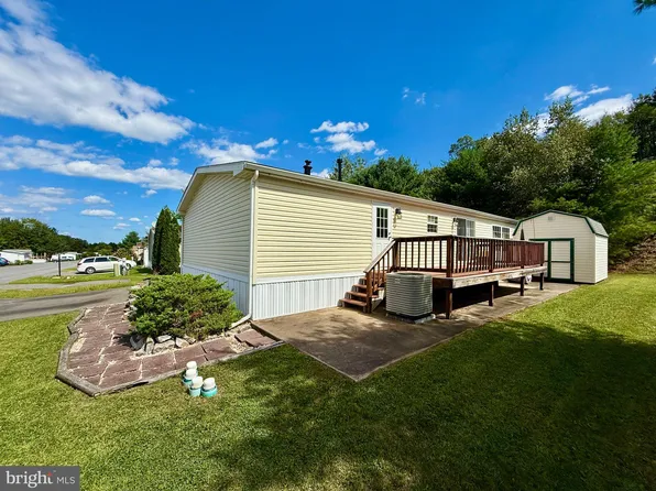 60 Angel Dr, New Ringgold, PA 17960