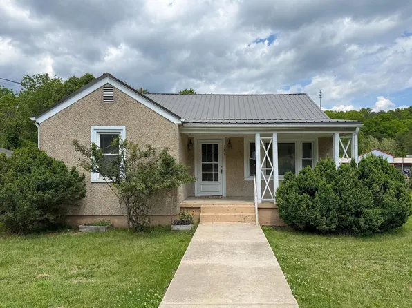 381 E 29th St, Buena Vista, VA 24416
