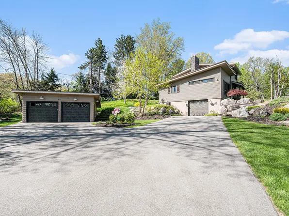 821 Grand River Dr NE, Ada, MI 49301