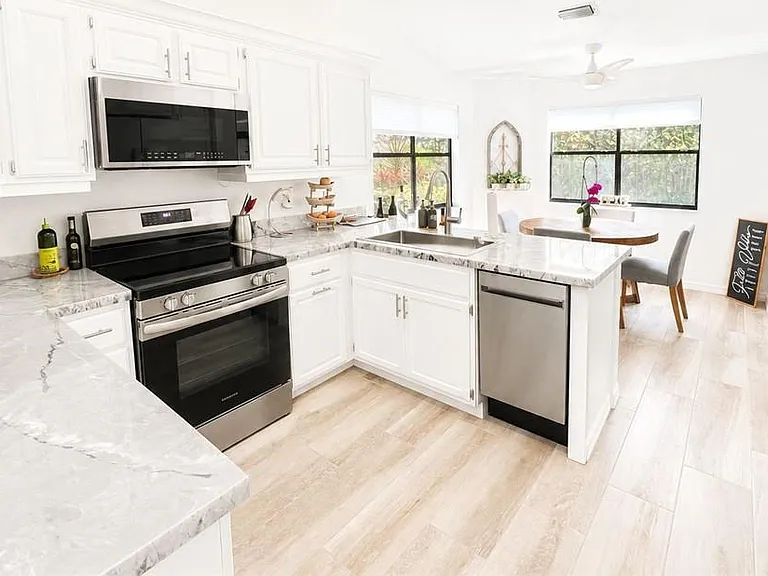 27123 Kindlewood Ln — Photo 2