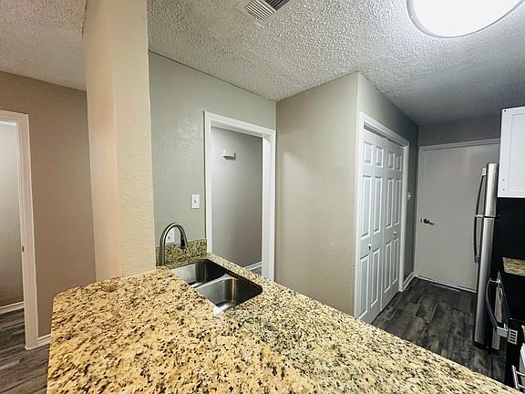 5th image of 3925 Dover Dr #25L