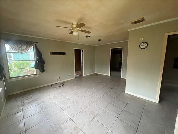 2nd image of 1900 W Gulf St