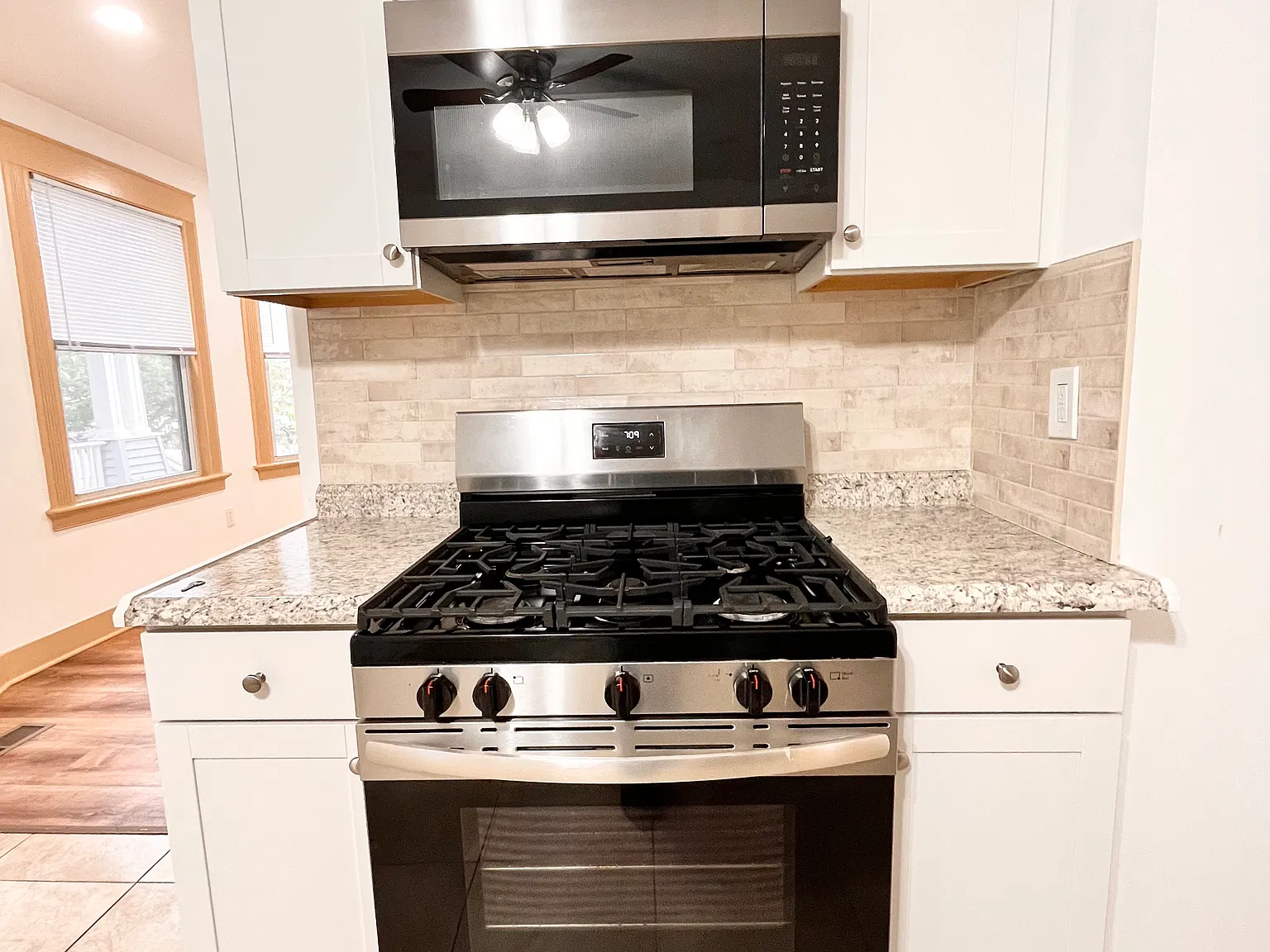 3 bed, 1200 sqft, $1,999 — Photo 3