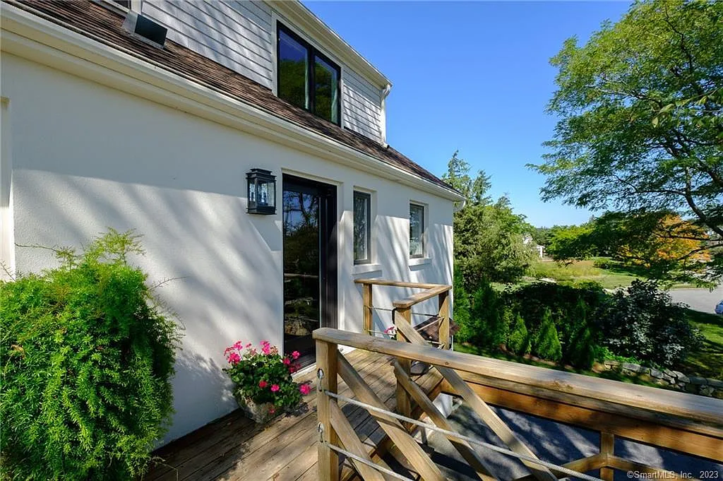 4 bed, 3.0 bath, 2842 sqft, $40,000 — Photo 2