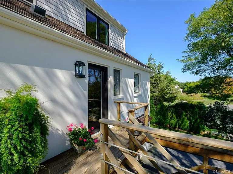 10 Morgan Point — Photo 2