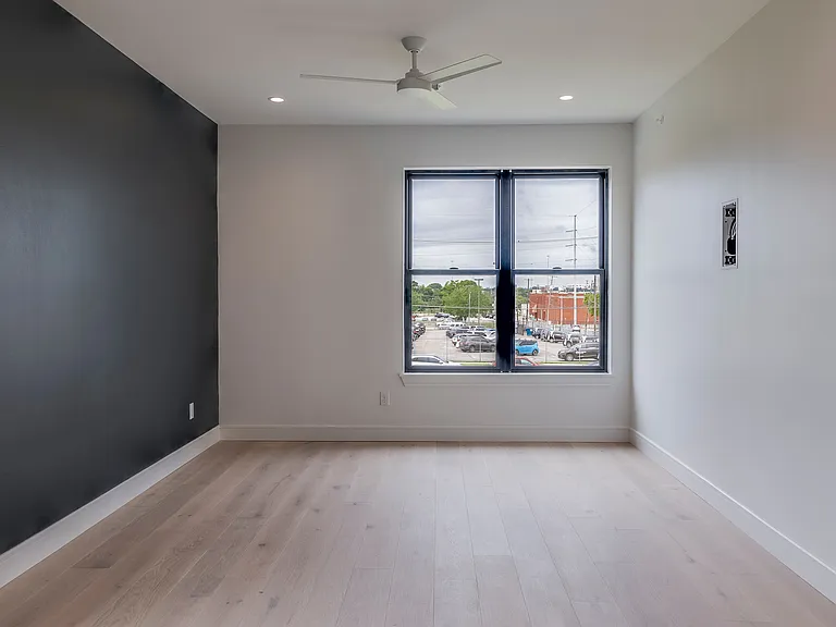 309 W Daggett Ave #207 — Photo 8