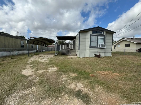 1217 SOUTHWAY, Pleasanton, TX 78064