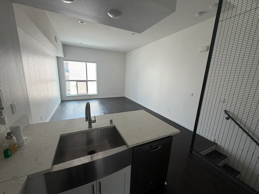 2 bed, 1.5 bath, 1200 sqft, $3,900 — Photo 3