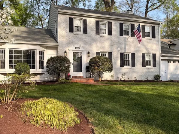 8428 Stable Dr, Alexandria, VA 22308