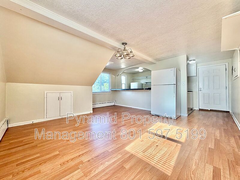 1st image of 190 S 300 W APT 3